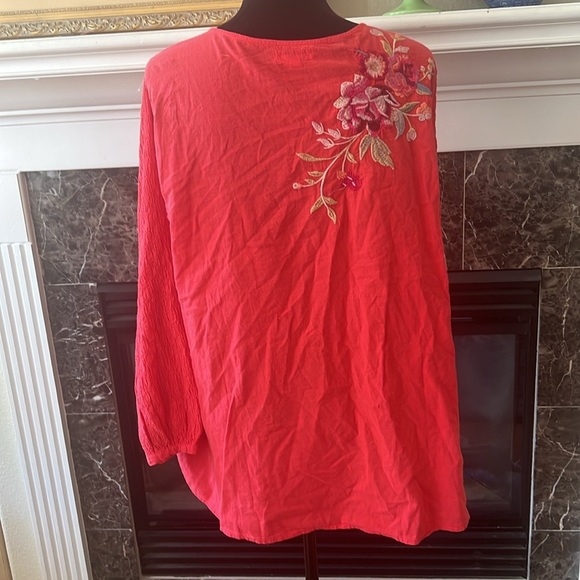 JOHNNY WAS sonya popover blouse red Hawaiian 2XL - Picture 5 of 10